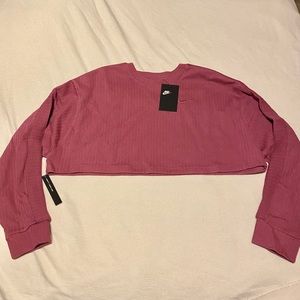 Maroon Nike crop top 🤍❤️